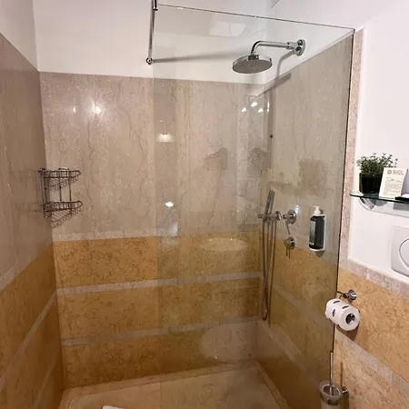 Truly - Delle Erbe 4*