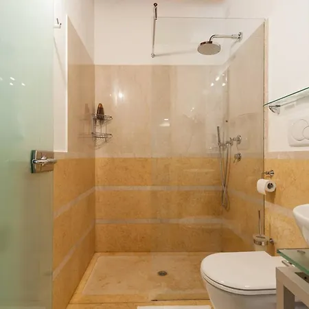 Truly - Delle Erbe 4*