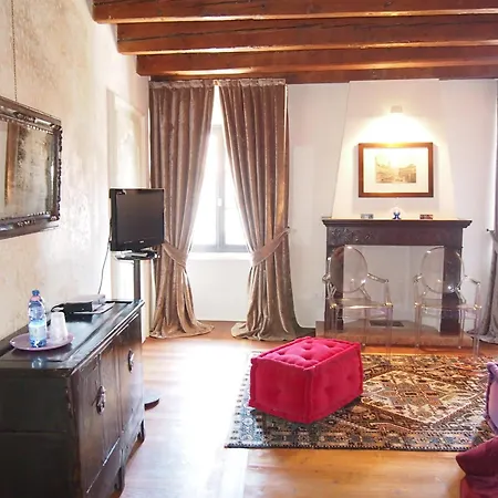 Truly - Delle Erbe 4*