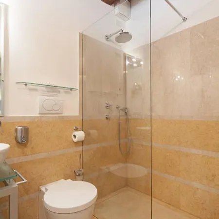 Πανσιόν Truly - Delle Erbe 4*